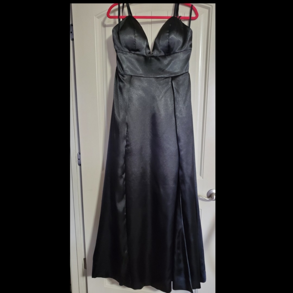 Formal Dress -- In BLACK - Picture 3 of 6
